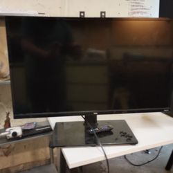 32' Tv  With  Swivel  Stand