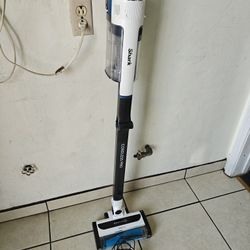 Shark Cordless Pro Vacuum Cleaner 