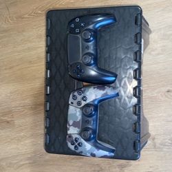 2 PS5 Controllers