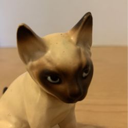 Mid-Century Hand Painted Bisque Siamese Cat Napcoware Japan  3 1/2” x 3 1/2” B1