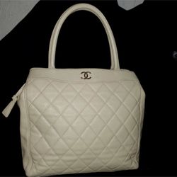 Vintage Original Chanel Quilted Caviar Hand Bag