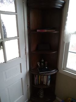 2 corner shelves