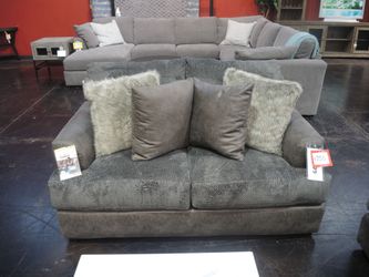 Catnapper Boulevard Two-Tone Loveseat - Graphite Steel, Floor Sample