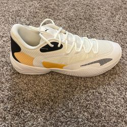 Basketball Shoe - Puma
