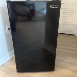 Mini Refrigerator (Magic Chef)