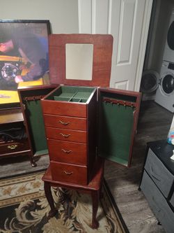 Jewelry box