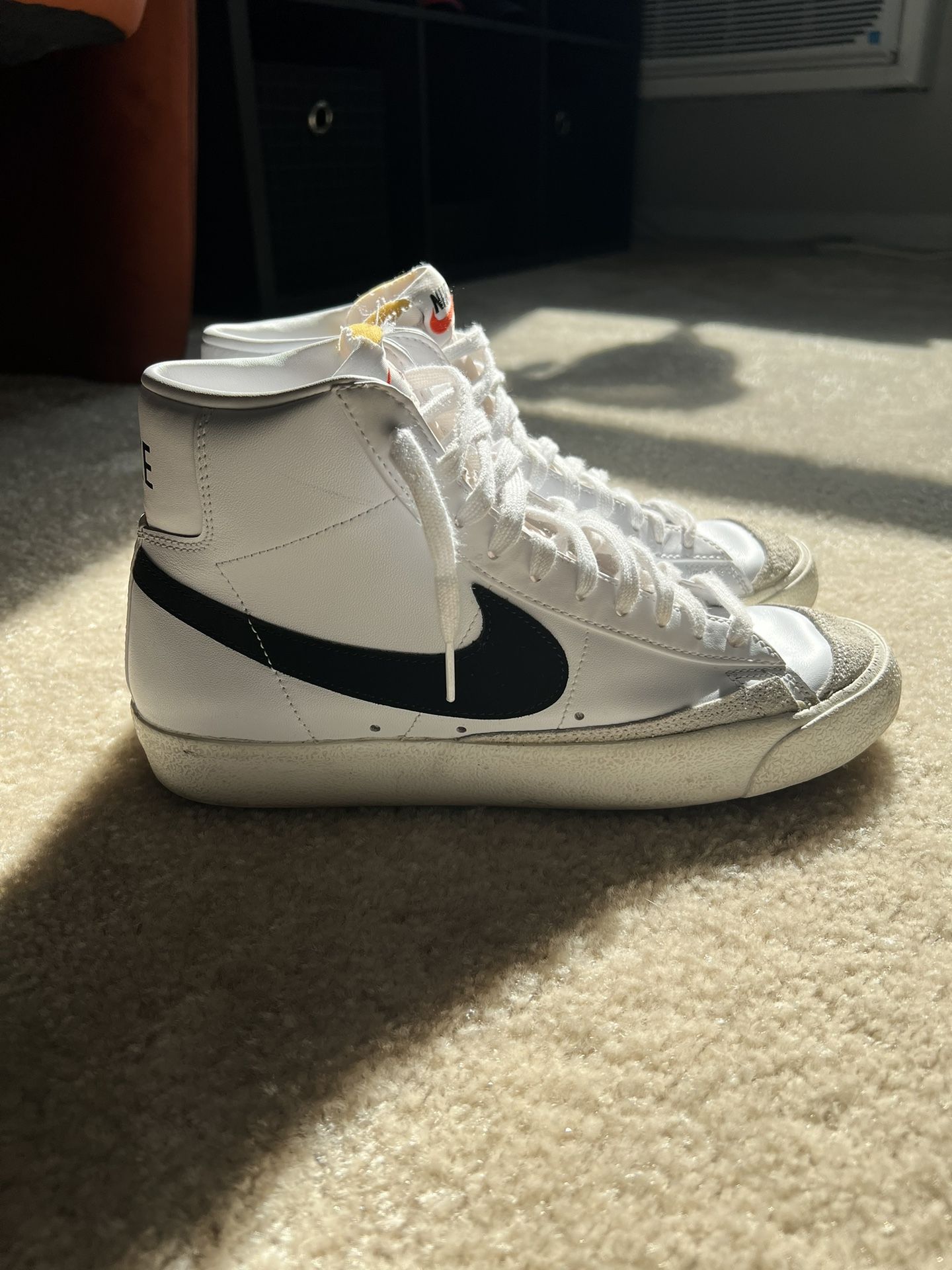 Women’s Nike Blazer Mid 77’s Size 9