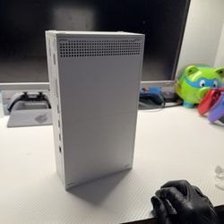 Xbox With Controller 