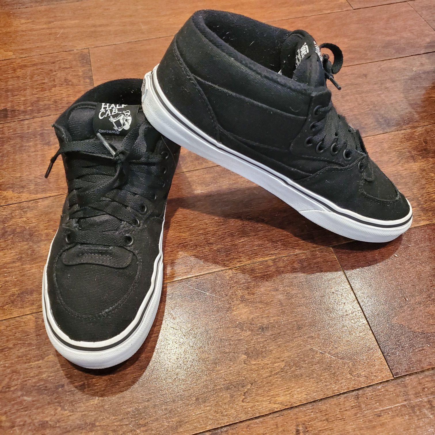 VANS Half Cab Pro Mens Skate Shoes Black / White