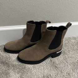 Keneth Cole Chelsea Boots Women’s 7