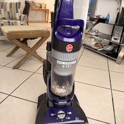 Hoover WindTunnel Max Capacity Pet Bagless Upright Vacuum Cleaner.