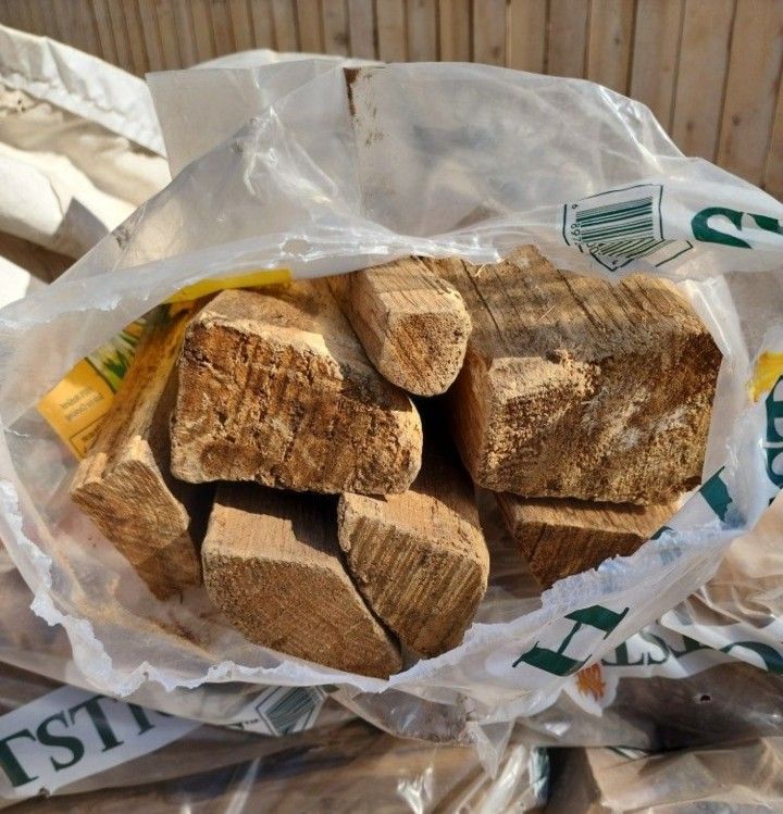 FIREWOOD   GREAT DEAL  bagged&easy handling