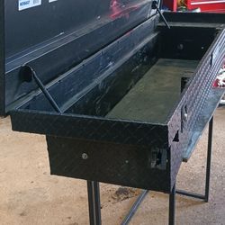 Pick up truck bed toolbox