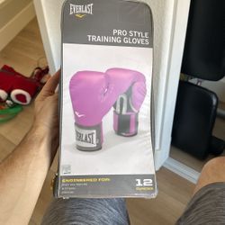 Pink Women’s Everlast Boxing Gloves