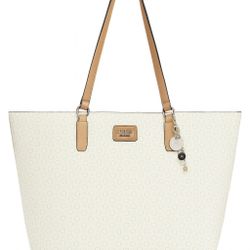 👜 NEW GUESS Tote Bag – $115 