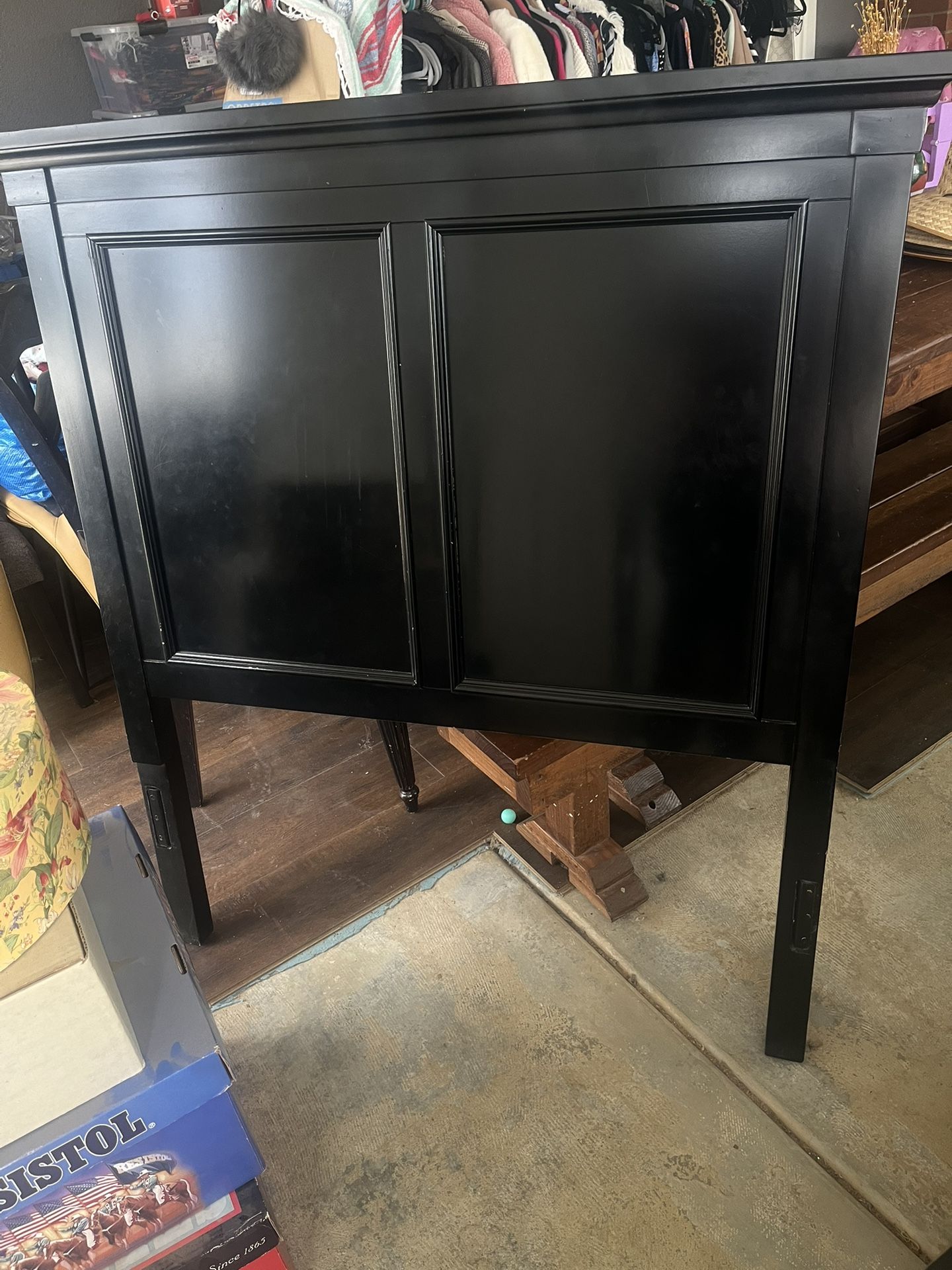 2 Twin Bed Frames NO MATRESS just One is Complete, the other Needs The Wooden PCs to Support The Mattress Pick up in Eastvale City area