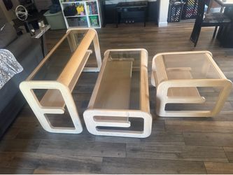 Beautiful!! three-piece coffee table set