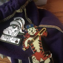 Collector pins