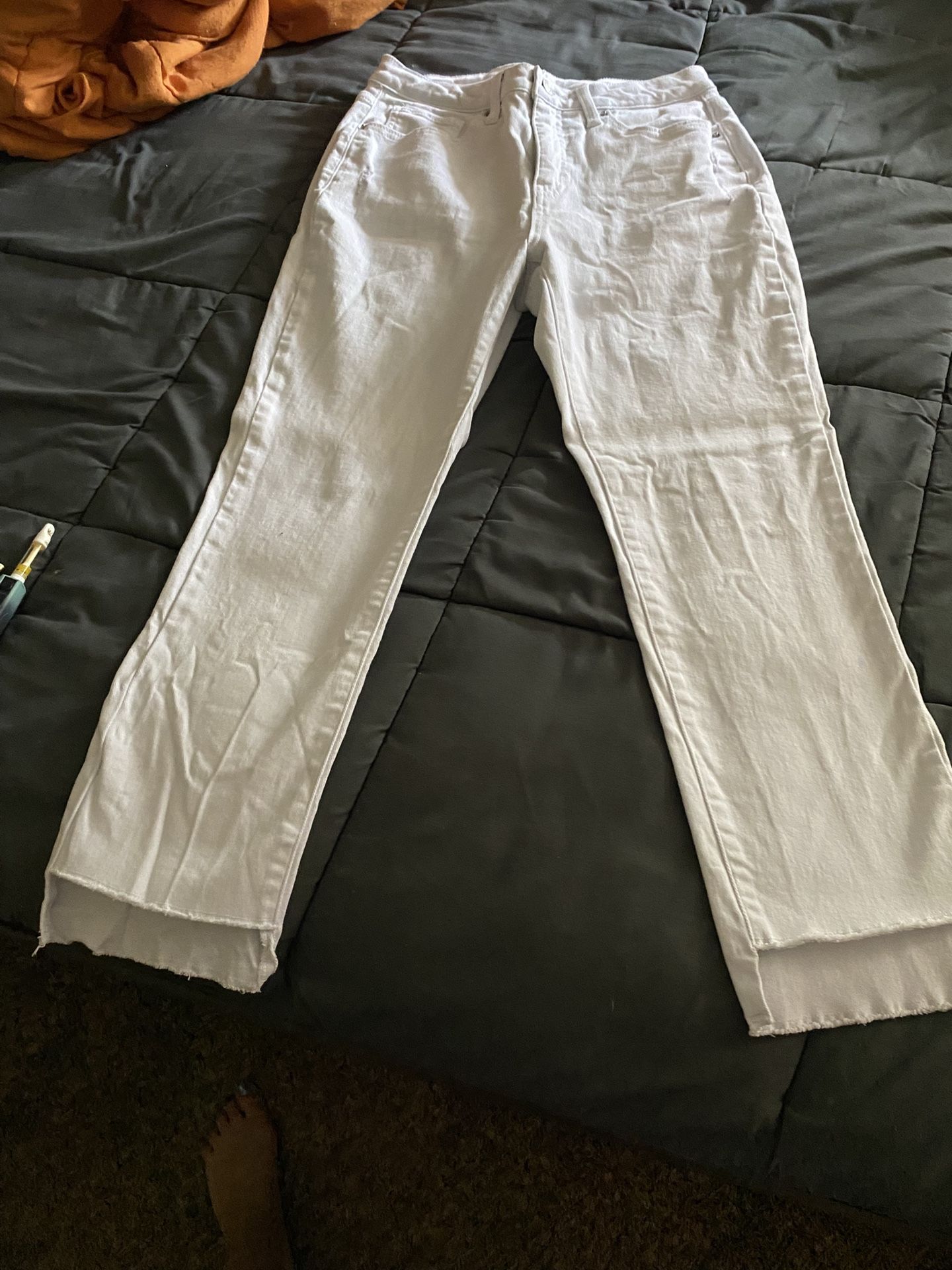 Adorable White Capris Never Worn!!