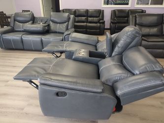 New Recliner Sofa And Loveseat Both On Sale Don't Moss