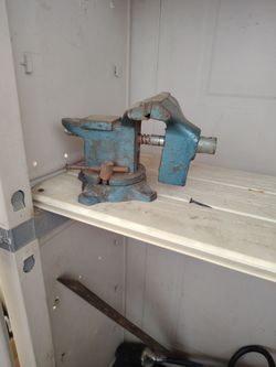 Vise for parts or someone can fix it up