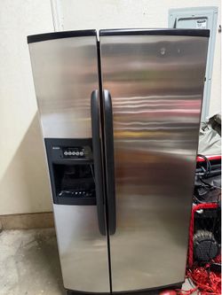 Kenmore side by side refrigerator/freezer