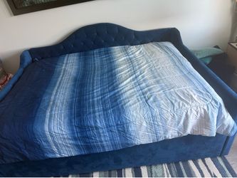 Full size day bed