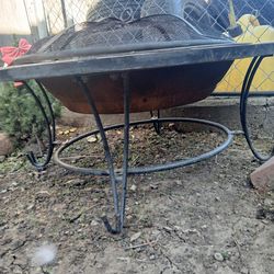Outdoor fire pit