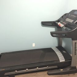 NordicTrack C 900 Treadmill  Read ad It’s Free And 
