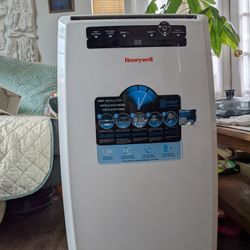 Honeywell MN10CESWW Portable Air Conditioner, 10,000 BTU Cooling, With Dehumidifier & Fan (White)


