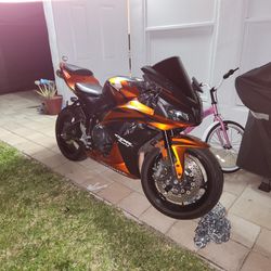 2008 Honda CBR RR ( TITLE SAIDS REBUILT, ONLY BECAUSE IT WAS IMPORTED)