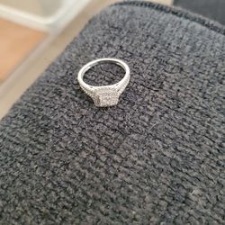 10K White Gold Diamond Engagement Ring


