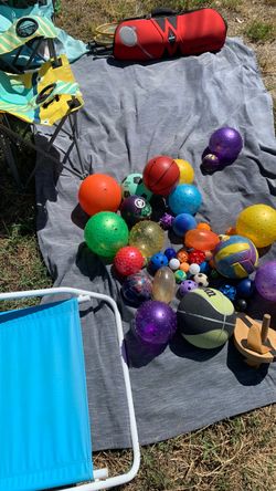 ASSORTED DIFFERENT BALLS DIFFERENT COLORS TAKE ALL $5