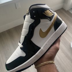 Jordan 1 Mid 