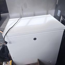 GE Chest Freezer 