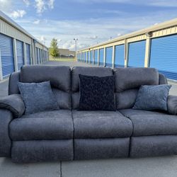 FREE DELIVERY 🚚🚛🚚 super Nice Gray Recliner Couch