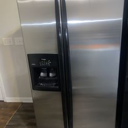 Refrigerator 