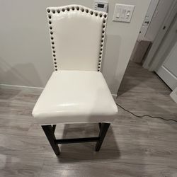 4 Bar Chairs Like New 