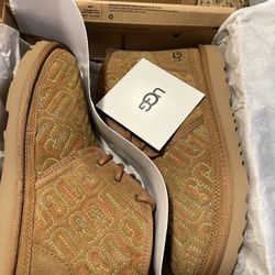 Uggs Size 6 (Big kids) 