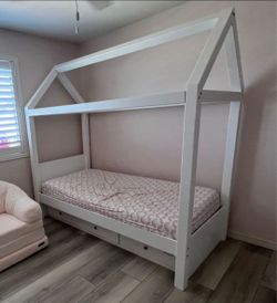 Twin Size White House Solid Wood Bed Frame with 3 Drawers