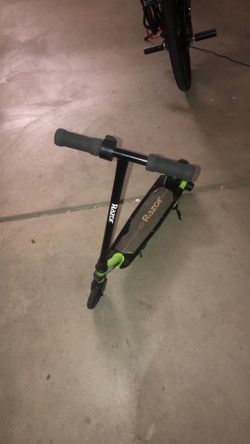 Razor Electric Scooter E90 Black Label