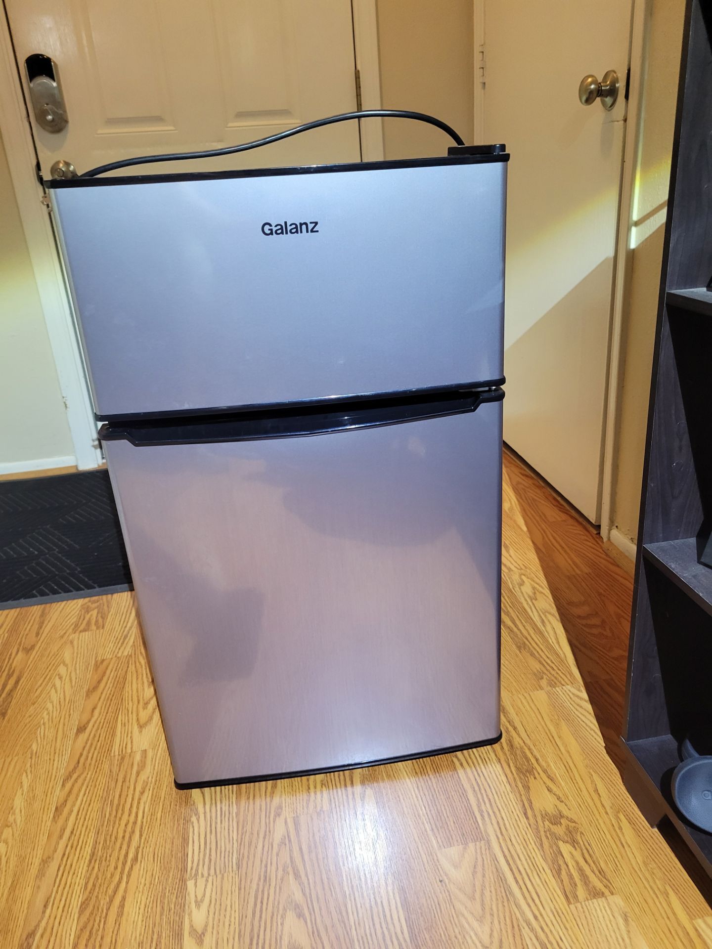 Galanz Mini Fridge GLR31TS1E02