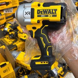 Dewalt 20v Cordless 1700ft-lb 1/2 Impact Wrench Tool Only