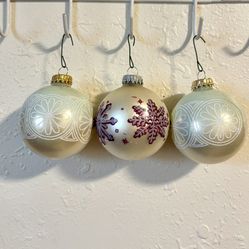 Vintage Elegant Glass Ornaments by Holiday Inspirations (Set of 3)🎄