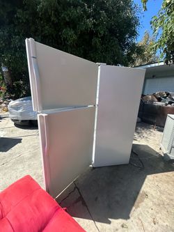 Refrigerator fridge