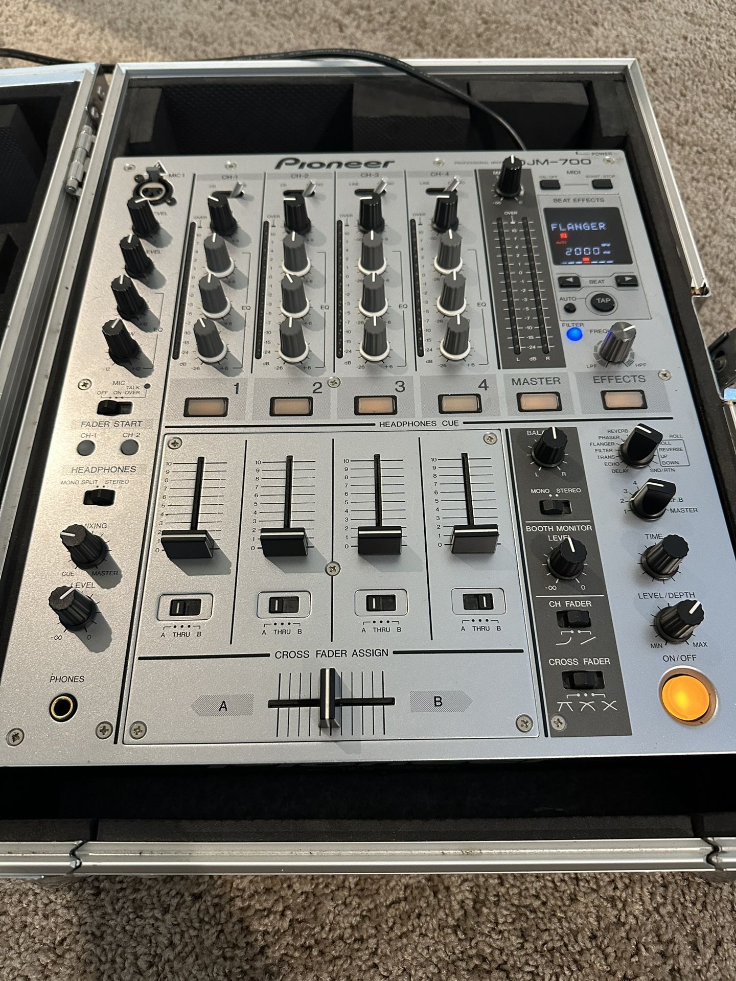 Pioneer DJM700 Mixer