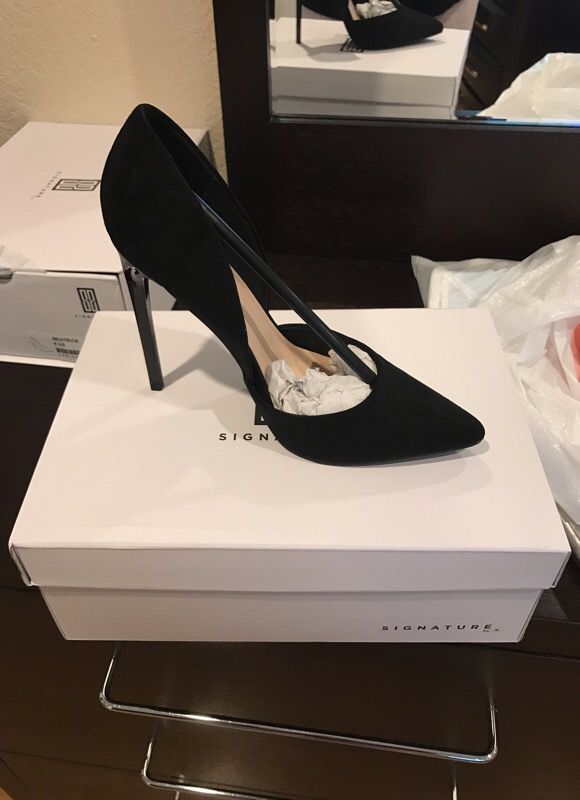 Size 8 brand new black pumps from shoe dazzle. Never used
