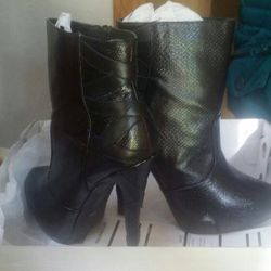 Never worn size 8 1 / 2