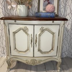 Thomasville Night tables /end Tables 