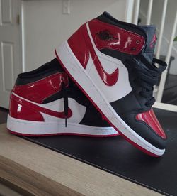 Red,blk,& white Jordans